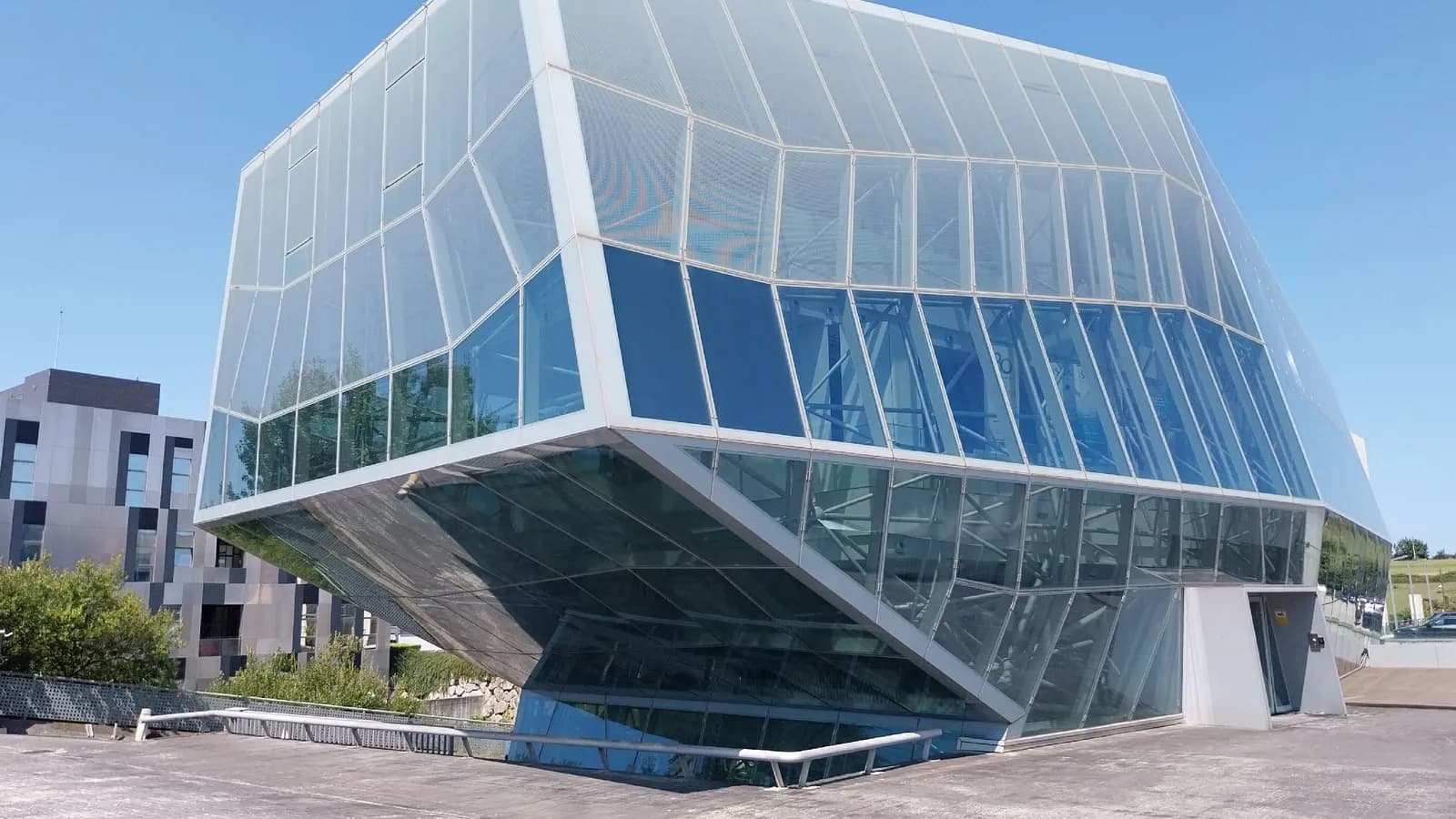 Edificio de cristal del Centro Ambar I+D+i, en el Parque Científico y Tecnológico de Cantabria, en Santander