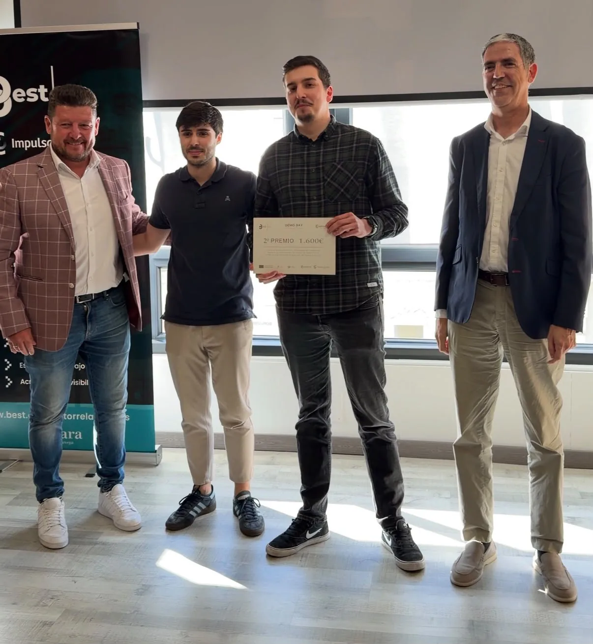 César Torre y Eloy Ruiz, de Ignira, reciben el segundo premio del Demo Day de Despega Impulsa Start-Up en la Cámara de Comercio de Torrelavega